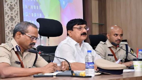  ಸಾರ್ವಜನಿಕರ ಹಿತರಕ್ಷಣೆಗಾಗಿ ಕಾರ್ಯನಿರ್ವಹಿಸಿ