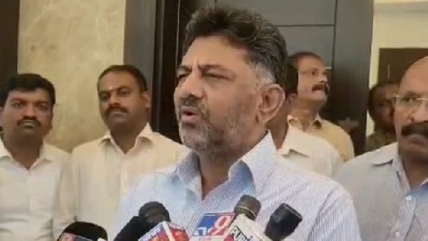 Flext in Bengaluru: Why didnt complain against BJP leaders? Flext in Bengaluru: Why didnt complain against BJP leaders?