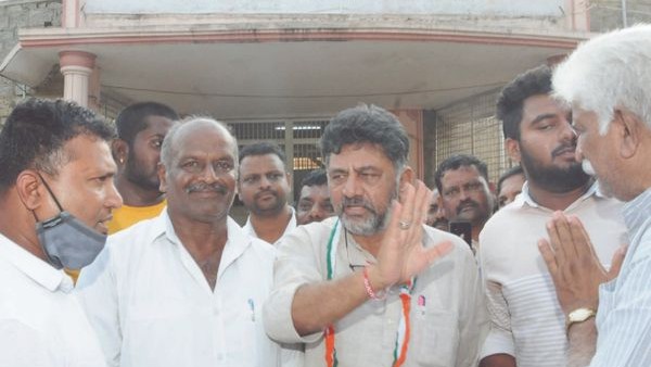 ನಮ್ಮ ಹುಡುಗರಿಗೆ ರೌಡಿಗಳಿಂದ ಹಲ್ಲೆ 