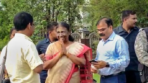 ವ್ಯಕ್ತಿ ಏರಿದರೆ ಸಮುದಾಯ ಏರಿದಂತಲ್ಲ ವ್ಯಕ್ತಿ ಏರಿದರೆ ಸಮುದಾಯ ಏರಿದಂತಲ್ಲ