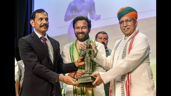 Ten Stolen Idols Handed Over To Tamil Nadu Govt By Centre Ten Stolen Idols Handed Over To Tamil Nadu Govt By Centre