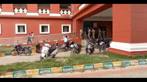  ಹಾಸನದಲ್ಲಿ ಬೂದಿ ಮುಚ್ಚಿದ ಕೆಂಡದ ವಾತಾವರಣ