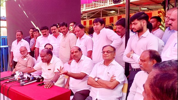  ಬಿಜೆಪಿ ಅಭ್ಯರ್ಥಿ ಗೆಲ್ಲಿಸೋಕೆ ಅವಕಾಶ ಮಾಡುತ್ತಿದ್ದಾರೆ