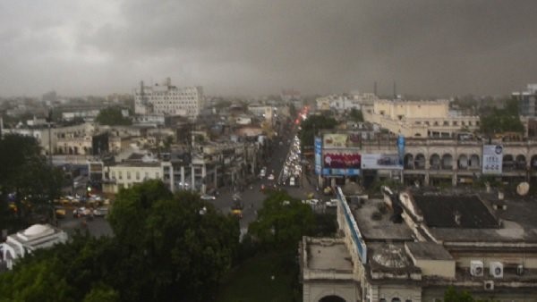 ಹಲವೆಡೆ ಚದುರಿದ ಮಳೆ