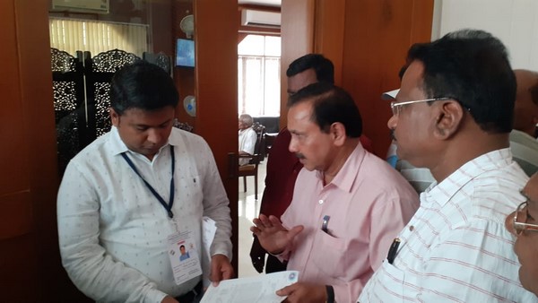 ಮಹಾರಾಷ್ಟ್ರದ ನಾಯಕರುಗಳು ತಕರಾರು 