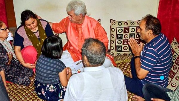 ನಮ್ಮನ್ನು ವರ್ಗಾವಣೆ ಮಾಡಿ ಇಲ್ಲವೇ ರಾಜೀನಾಮೆ ಸ್ವೀಕರಿಸಿ