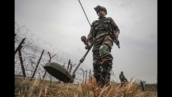 Nearly 150 Terrorists Are Waiting At LOC : A Senior Army Officer Nearly 150 Terrorists Are Waiting At LOC : A Senior Army Officer