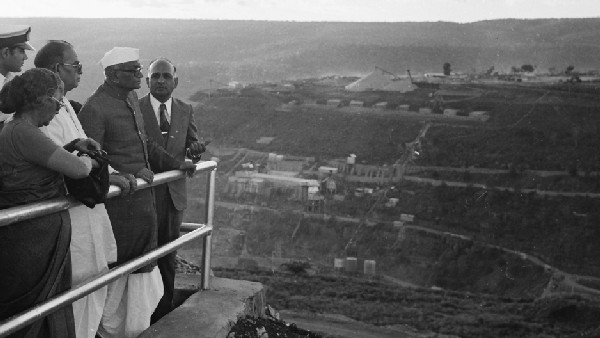 ಸರಕಾರಕ್ಕೆ 60 ಎಕರೆ ಜಮೀನು ಕೊಟ್ಟ ರೆಡ್ಡಿ ಸರಕಾರಕ್ಕೆ 60 ಎಕರೆ ಜಮೀನು ಕೊಟ್ಟ ರೆಡ್ಡಿ