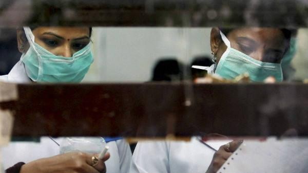 ವೈದ್ಯರ ಬಳಿಗೆ ಆಗಮಿಸುವಂತೆ ಲಕ್ಷಣ ಹೊಂದಿರುವವರಿಗೆ ಮನವಿ 