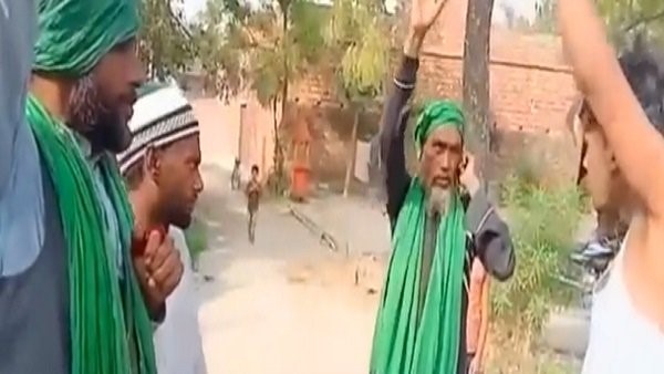 ಗುರುತಿನ ಚೀಟಿ ತೋರಿಸಲು ಒತ್ತಾಯ 