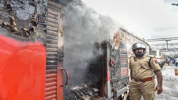 35 ರೈಲುಗಳನ್ನು ರದ್ದುಗೊಳಿಸಿದ ರೈಲ್ವೆ ಇಲಾಖೆ 