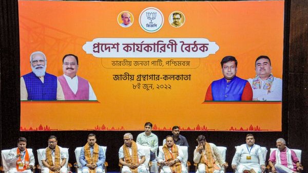 ಬಿಜೆಪಿ ಘಟಕದಲ್ಲಿ ಒಳಜಗಳ ಮತ್ತು ಪಕ್ಷಾಂತರ 