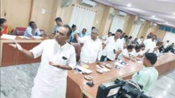 ನೀರಿನ ವಿಷಯದಲ್ಲಿ ಯಾರು ರಾಜಕೀಯ ಮಾಡುವುದು ಬೇಡ ನೀರಿನ ವಿಷಯದಲ್ಲಿ ಯಾರು ರಾಜಕೀಯ ಮಾಡುವುದು ಬೇಡ