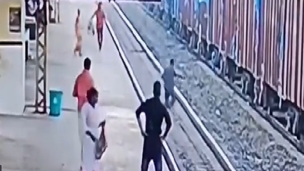 Railway employee save the life of a passenger 