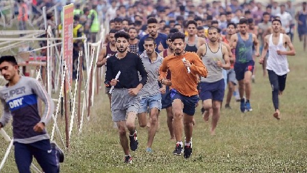 Defence Minister Rajnath Singh Calls for Review Meeting on Agnipath 