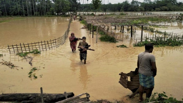 ಪ್ರವಾಹದ ಹೊಡೆತಕ್ಕೆ ನಲುಗಿರುವ ಅಸ್ಸಾಂ 