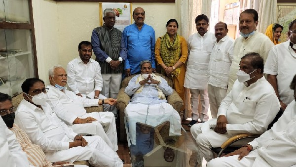 Siddaramaiah Car Stopped By New Delhi Traffic Police Siddaramaiah Car Stopped By New Delhi Traffic Police