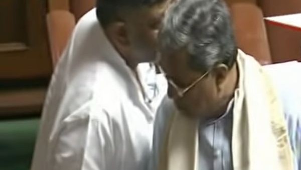  ಕೆಪಿಸಿಸಿ ಅಧ್ಯಕ್ಷ ಡಿ. ಕೆ. ಶಿವಕುಮಾರ್, ಸರ್ ಪಂಚೆ ಬಿಚ್ಚೋಗಿದೆ 