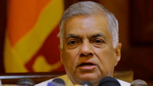 ದಯವಿಟ್ಟು ಕತ್ತಲು ಆವರಿಸುವಂತೆ ಮಾಡಬೇಡಿ ಎಂದ ಪ್ರಧಾನಿ ದಯವಿಟ್ಟು ಕತ್ತಲು ಆವರಿಸುವಂತೆ ಮಾಡಬೇಡಿ ಎಂದ ಪ್ರಧಾನಿ