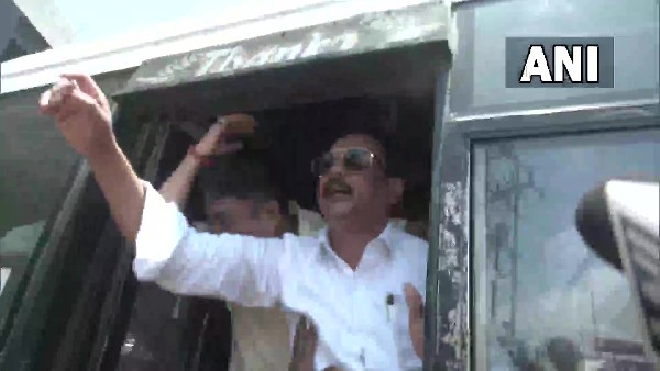 ಗುವಾಹಟಿಯ ರಾಡಿಸನ್ ಬ್ಲೂ ಹೋಟೆಲ್‌ನ ಬಳಿ ಪ್ರತಿಭಟನೆ 