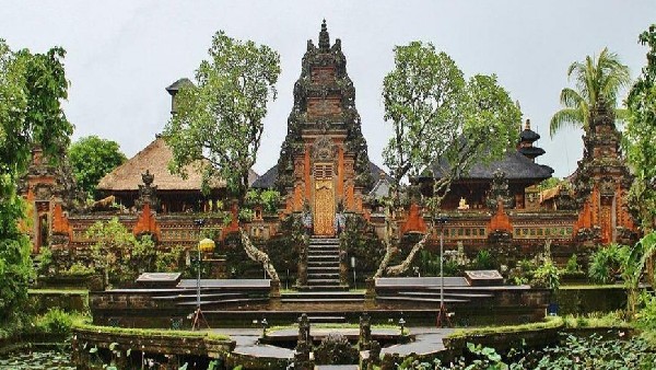 50 ಕ್ಕೂ ಹೆಚ್ಚು ಜನಾಂಗೀಯ ಅಲ್ಪಸಂಖ್ಯಾತ ಗುಂಪು 