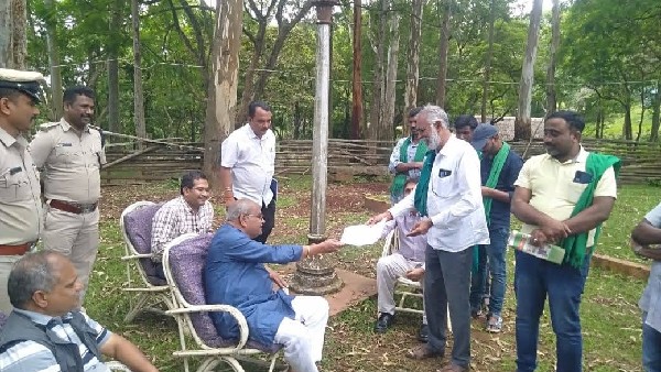 Minister Umesh Katti Visit BR Hills but He Maintain Distance With Media Minister Umesh Katti Visit BR Hills but He Maintain Distance With Media