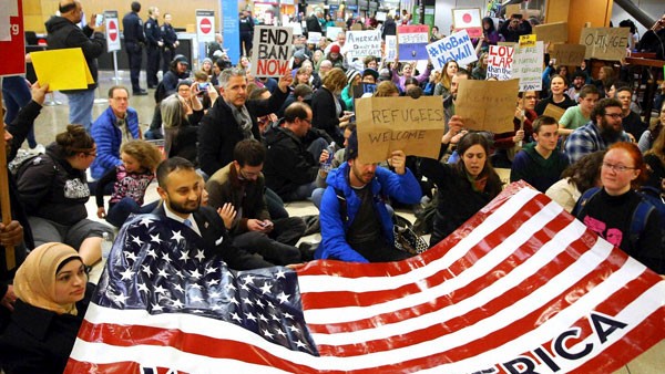  ಭಯದಲ್ಲಿ ವಲಸಿಗರು 
