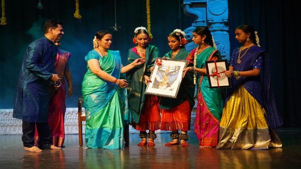 ಎಂಬಿಎ ಪದವೀಧರೆಯಾಗಿರುವ ರಕ್ಷಾ