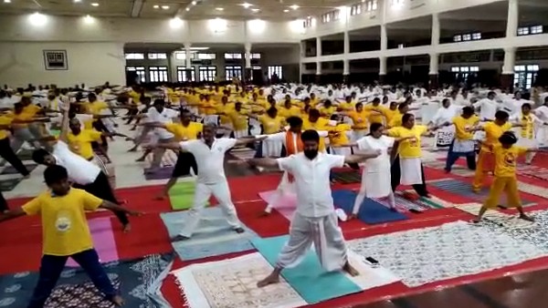 ಕೇಂದ್ರ ಸಚಿವೆ ಶೋಭಾ ಕರಂದ್ಲಾಜೆ ಯೋಗ ಕಾರ್ಯಕ್ರಮದಲ್ಲಿ ಭಾಗಿ ಕೇಂದ್ರ ಸಚಿವೆ ಶೋಭಾ ಕರಂದ್ಲಾಜೆ ಯೋಗ ಕಾರ್ಯಕ್ರಮದಲ್ಲಿ ಭಾಗಿ