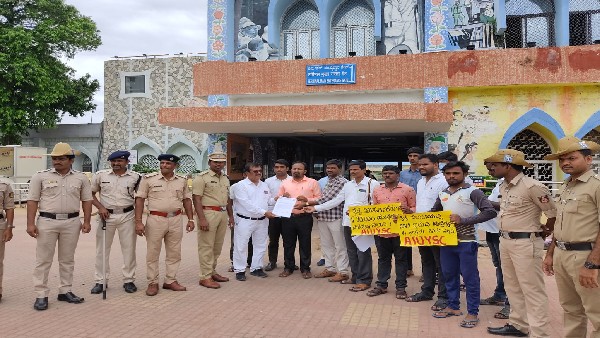 AIUYSC Protests Over 90,000 Posts recruitment cancelled in Railway Department