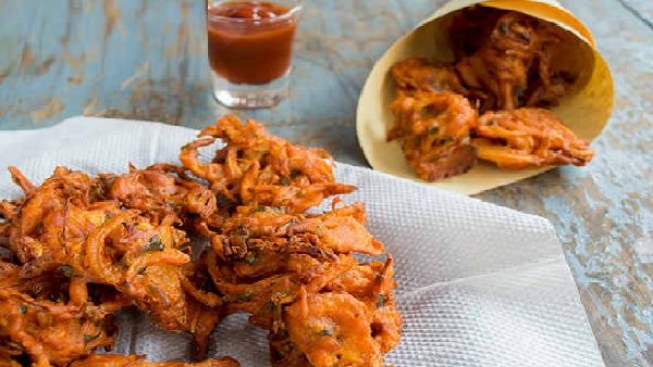 ನಾಲಿಗೆಗೆ ಸವಿ ನೀಡುವ ಬಜ್ಜಿ 