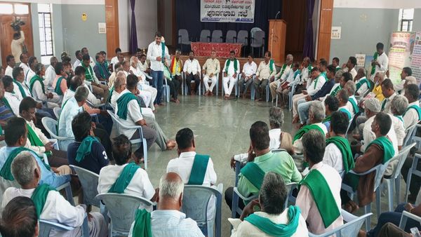 ಅಧಿಕಾರಿಗಳ ವಿರುದ್ಧ ರೈತರ ಆಕ್ರೋಶ 