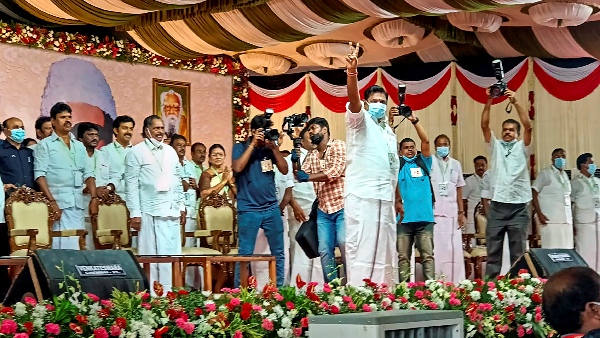  'ಪನ್ನೀರ್‌ಸೆಲ್ವಂ ನಿಜ ಮುಖ ಬೇರೆ' 