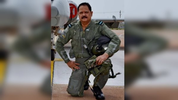 ಫ್ರಂಟ್‌ಲೈನ್ ಫೈಟರ್ ಸ್ಟೇಷನ್‌ಗೆ ಕಮಾಂಡರ್