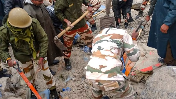 Cloudburst not responsible for Amarnath Yatra disaster: Meteorological Department Cloudburst not responsible for Amarnath Yatra disaster: Meteorological Department