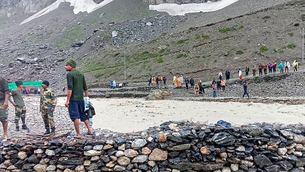 ಯಾತ್ರೆ ತಾತ್ಕಾಲಿಕ ಸ್ಥಗಿತ 