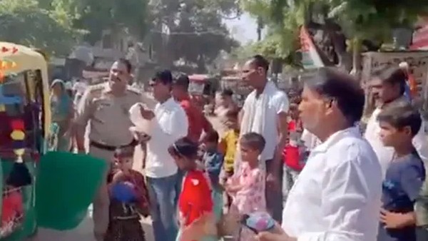 Viral: One Auto, One Family, 27 Passengers - Police Shocked