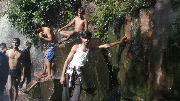ಮನಸ್ಸಿಗೆ ಆಹ್ಲಾದ ನೀಡುವ ಜಲಪಾತ 