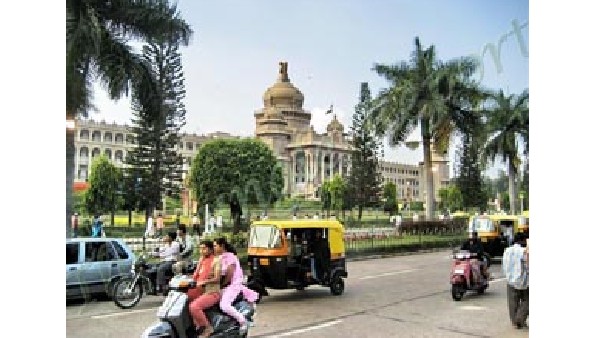 ಟ್ರಾಫಿಕ್ ಸಾಂದ್ರತೆಯು ದೊಡ್ಡದು 