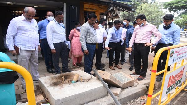 ರೈಲ್ವೇ ನಿಲ್ದಾಣಕ್ಕೆ ಸಂರ್ಕಿಸುವ ಮೇಲ್ಸೆತುವೆ