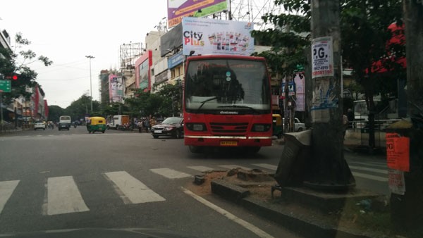 ನಿಷೇಧ ಉಲ್ಲಂಘಿಸಿ ರಸ್ತೆ ಅಗೆತ 
