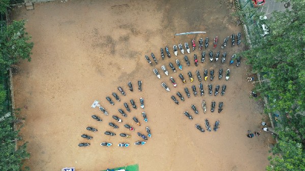 ಗಾಂಜಾ ಎಲೆಯ ಆಕಾರದಲ್ಲಿ ಬೈಕ್ ಪಾರ್ಕಿಂಗ್ ಗಾಂಜಾ ಎಲೆಯ ಆಕಾರದಲ್ಲಿ ಬೈಕ್ ಪಾರ್ಕಿಂಗ್