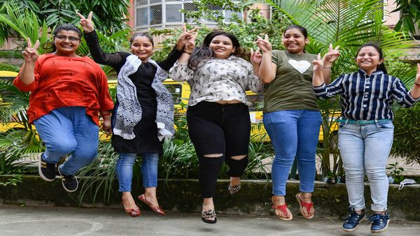 ಪಿಇಎಸ್ ವಿವಿಯಲ್ಲಿ ವಿದ್ಯಾರ್ಥಿಗಳಿಗೆ ಡಿಮ್ಯಾಂಡ್ ಪಿಇಎಸ್ ವಿವಿಯಲ್ಲಿ ವಿದ್ಯಾರ್ಥಿಗಳಿಗೆ ಡಿಮ್ಯಾಂಡ್