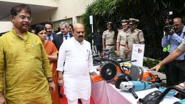  ಜೀವವನ್ನು ಪಣಕ್ಕಿಟ್ಟು ಕಾರ್ಯ 