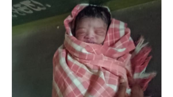 ಮಗುವಿಗಾಗಿ ವಾಪಸ್ ಬಂದ ತಾಯಿ ಮಗುವಿಗಾಗಿ ವಾಪಸ್ ಬಂದ ತಾಯಿ