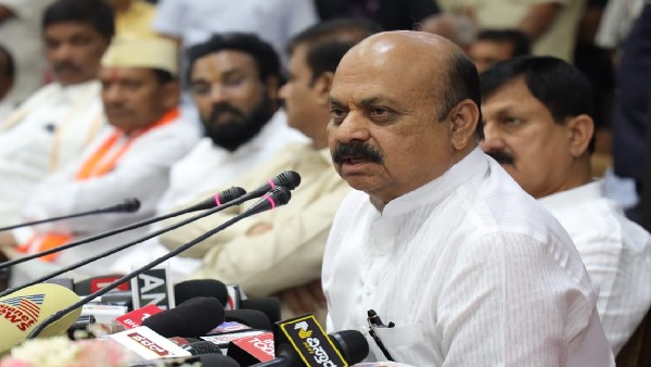 ಸಂಪುಟ ಸದಸ್ಯರಿಗೆ ವಂದಿಸಿದ ಬೊಮ್ಮಾಯಿ 