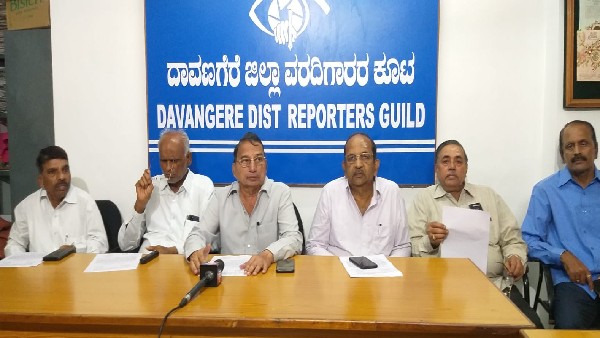 ಪ್ರತಿಭಟನೆ ಮೂಲಕ ವಿರೋಧ 