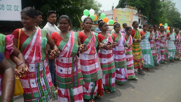  ದೀದಿಗಾಗಿ ಸಂತಾಲಿ ಸೀರೆ ತಂದ ಸೊಸೆ
