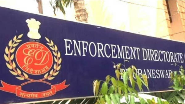Maharashtra CM Name in Money Pocket Found at Sanjay Rauts Residence During ED Raid Says Source
