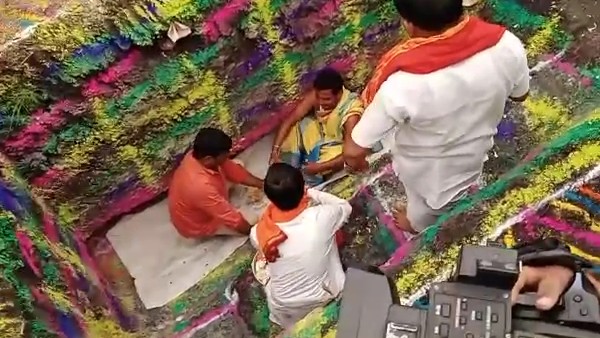 Chandrashekhar guruji Last rites performed in Shivaprabhu Layout on Sulla Road